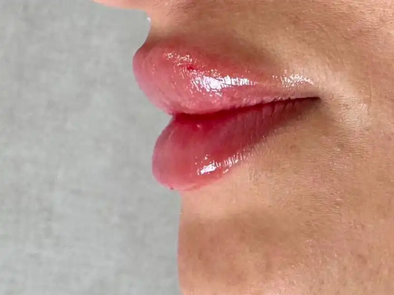 کلینیک زیبایی دلا در مطهری