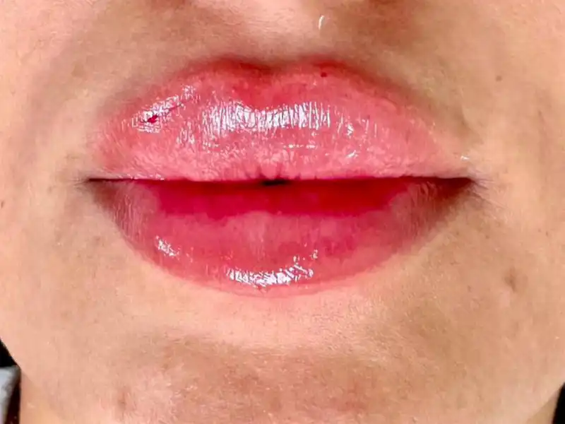 کلینیک زیبایی دلا در مطهری