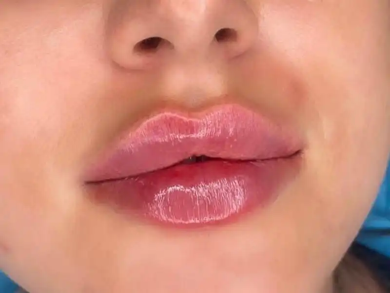 کلینیک زیبایی دلا در مطهری