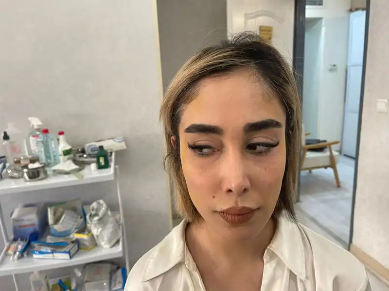 کلینیک زیبایی دلا در مطهری