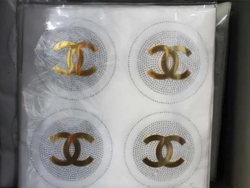 موسسه خدمات پوشاک لیندا در ولی عصر