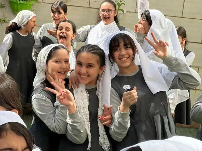 پیش دبستانی و دبستان دخترانه سیمیای ایرانیان در شهرک گلستان