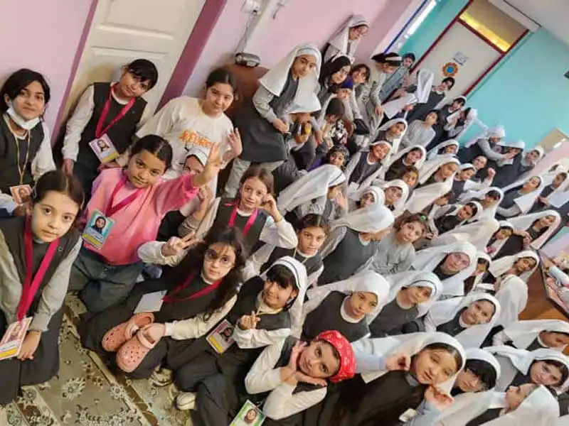 پیش دبستانی و دبستان دخترانه سیمیای ایرانیان در شهرک گلستان