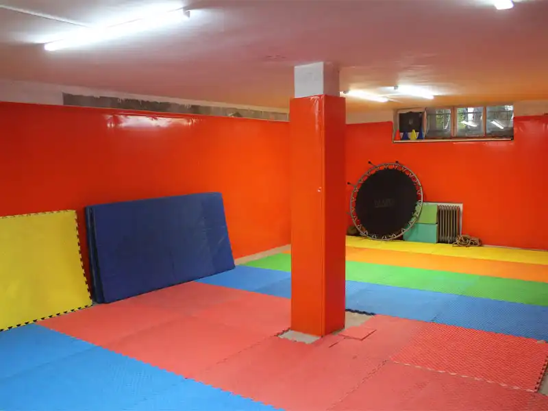 دبستان و دبیرستان دخترانه غیردولتی نورتعالی در شهرک دانشگاه شریف