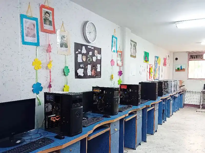 دبستان پسرانه آرمان دانش در شهرک گلستان