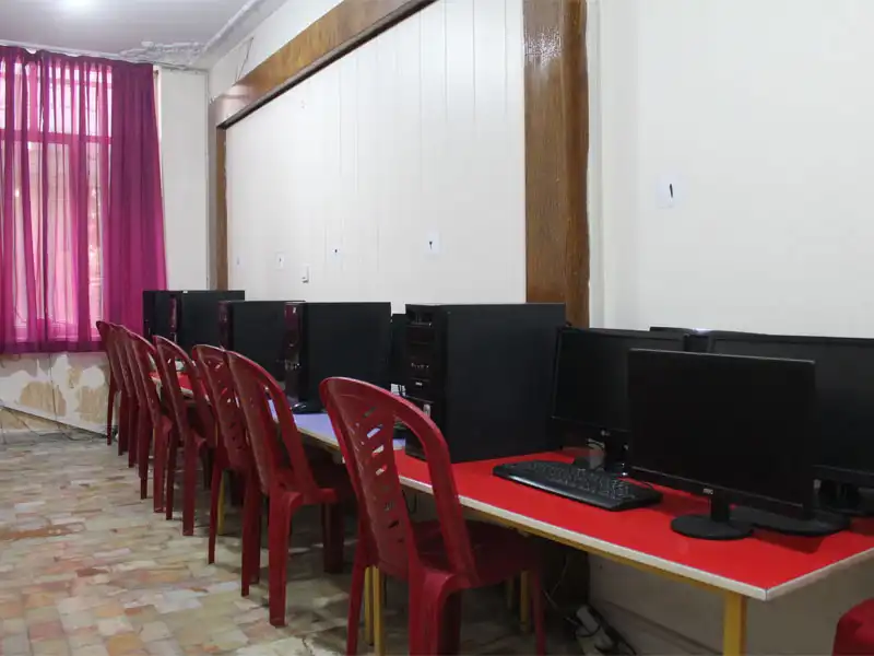 مدرسه نور نرگس در آیت الله کاشانی