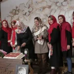 آموزشگاه آرایشگری صورتگر ناز در درختی