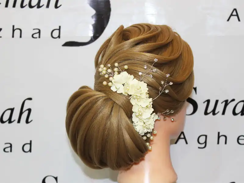 آموزشگاه آرایشگری صورتگر ناز در درختی