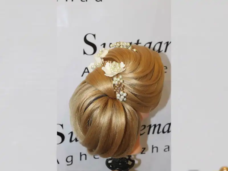 آموزشگاه آرایشگری صورتگر ناز در درختی