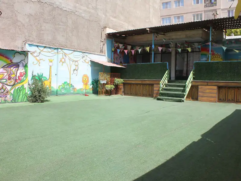 پیش دبستان و دبستان دخترانه ارمغان هستی در خیابان داریوش