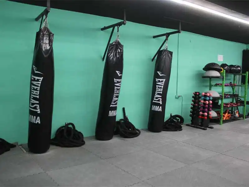 باشگاه ورزشی بهمنش در خیابان جمهوری