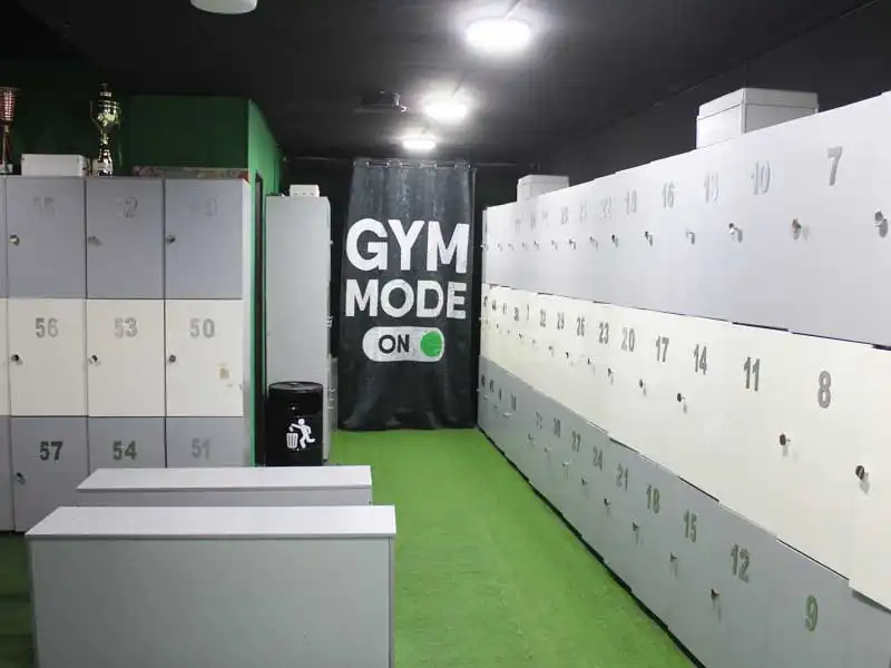 باشگاه ورزشی بهمنش در خیابان جمهوری