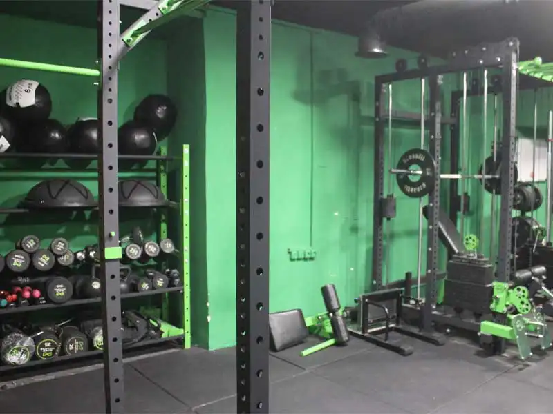 باشگاه ورزشی بهمنش در خیابان جمهوری