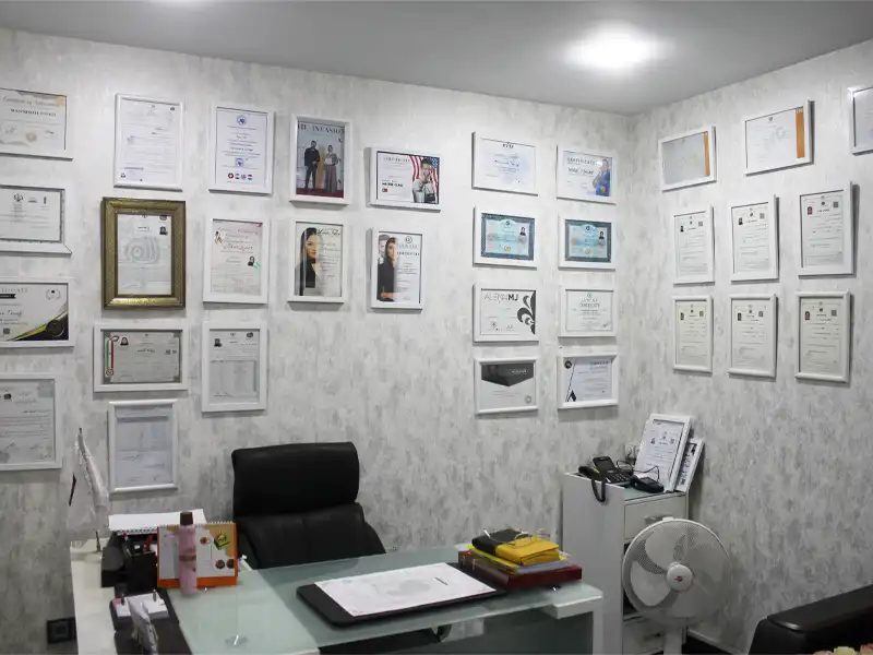 آموزشگاه آرایشگری زنانه بانو طوافی در میدان والفجر