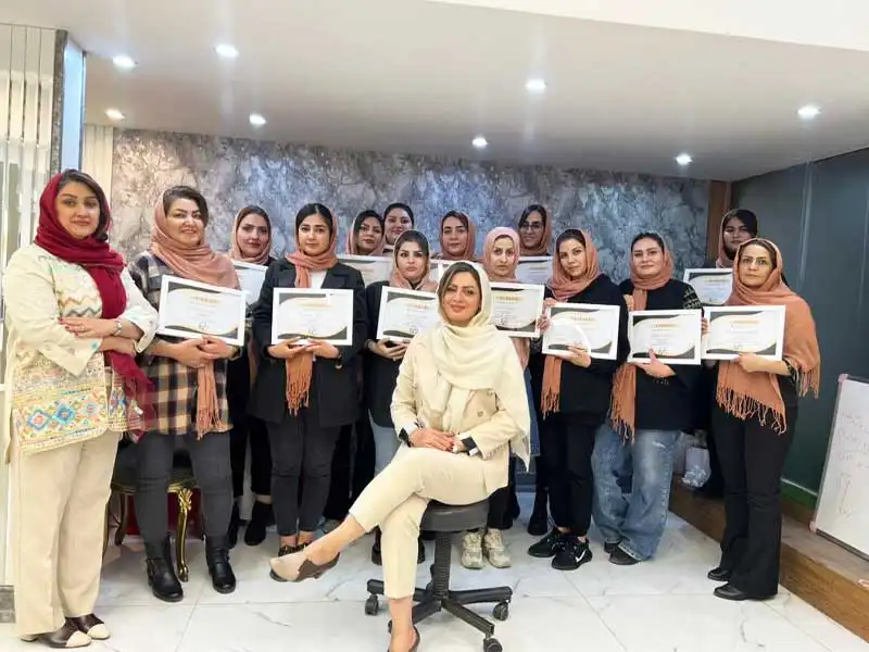 آموزشگاه تخصصی رنگ و لایت زهره یوسفی در گوهردشت