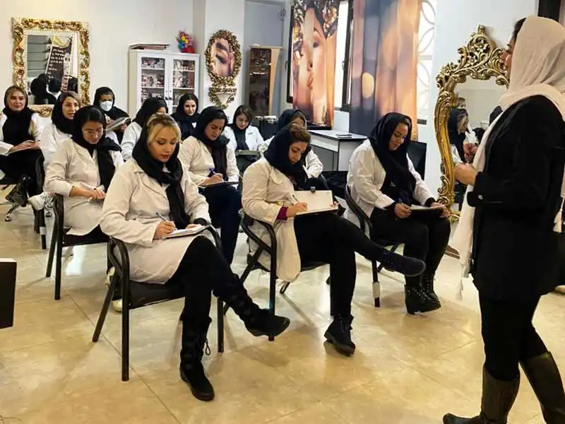 آموزشگاه تخصصی رنگ و لایت زهره یوسفی در گوهردشت