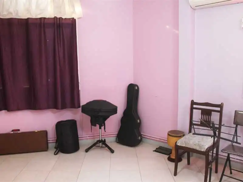 آموزشگاه موسیقی ترنگ در چهارراه طالقانی