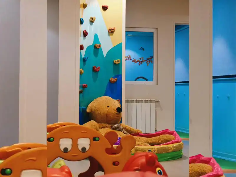 مجتمع آموزشی دخترانه هدی در منطقه 5