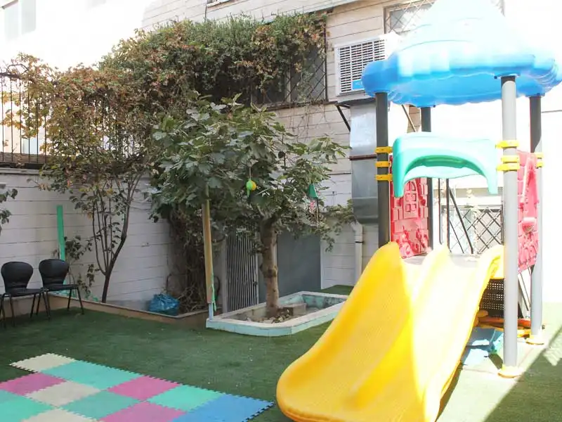 مجتمع آموزشی دخترانه هدی در منطقه 5