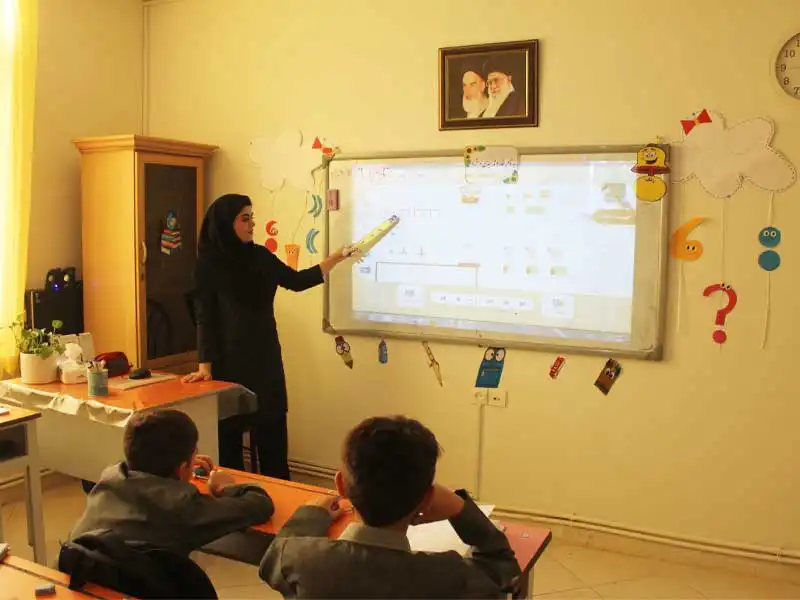 پیش دبستان و دبستان پسرانه پیک ادب در تهرانسر