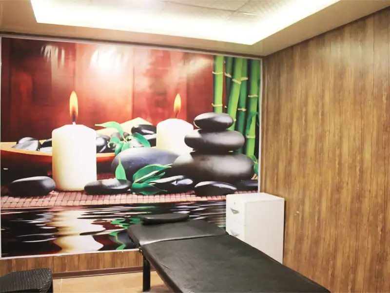 استخر هتل ورزشی در بلوار کشاورز