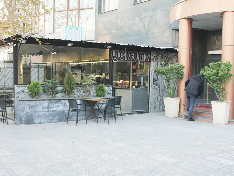 استخر هتل ورزشی در بلوار کشاورز