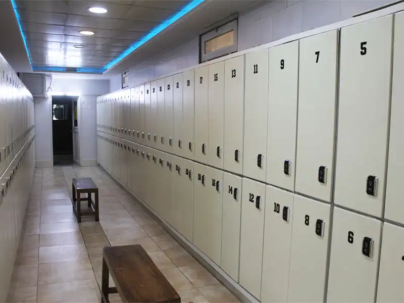 استخر هتل ورزشی در بلوار کشاورز