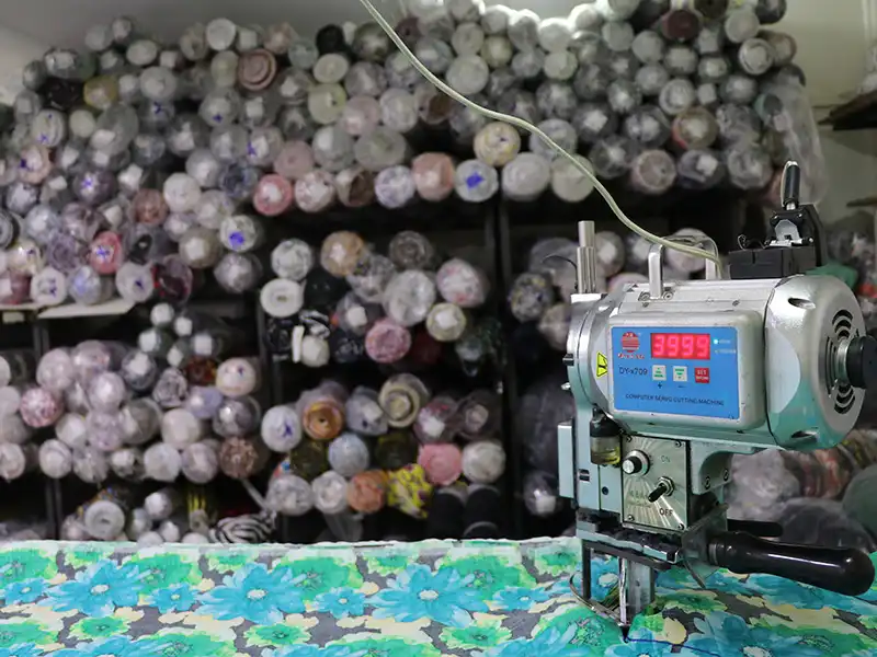 تولیدی پوشاک خان داداش در بازار 15 خرداد